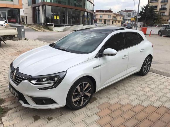 2016 Renault Megane 1.2 TCe Icon Manuel Sunroof + CarPlay