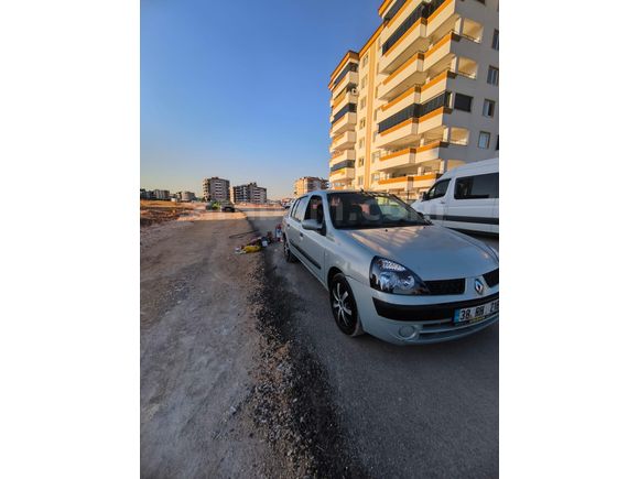 Sahibinden yakıt cimrisi Renault Clio 1.4 Authentique 2002 Model