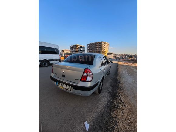 Sahibinden yakıt cimrisi Renault Clio 1.4 Authentique 2002 Model
