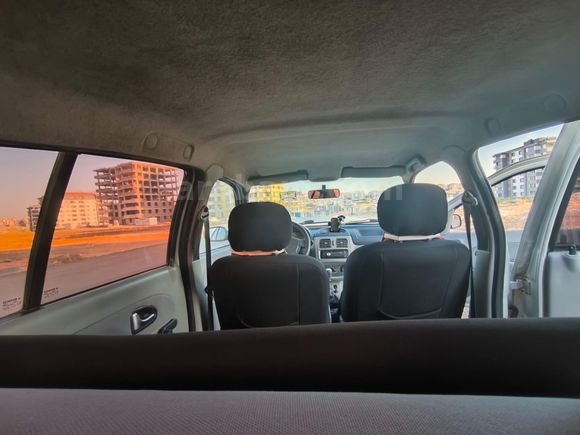 Sahibinden yakıt cimrisi Renault Clio 1.4 Authentique 2002 Model