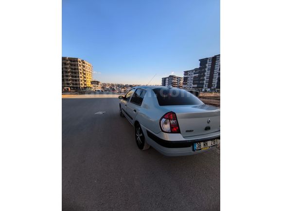 Sahibinden yakıt cimrisi Renault Clio 1.4 Authentique 2002 Model
