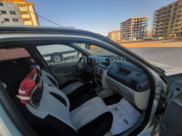 Sahibinden yakıt cimrisi Renault Clio 1.4 Authentique 2002 Model