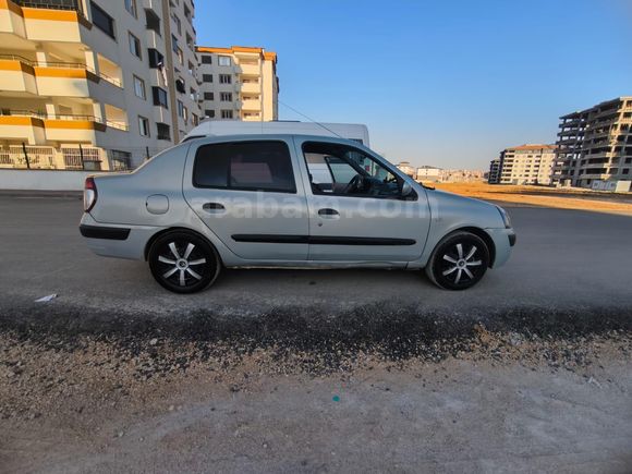 Sahibinden yakıt cimrisi Renault Clio 1.4 Authentique 2002 Model
