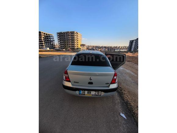 Sahibinden yakıt cimrisi Renault Clio 1.4 Authentique 2002 Model