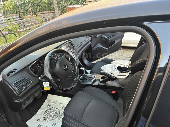 Sahibinden Renault Megane 1.5 Blue DCI Touch 2020 Model 