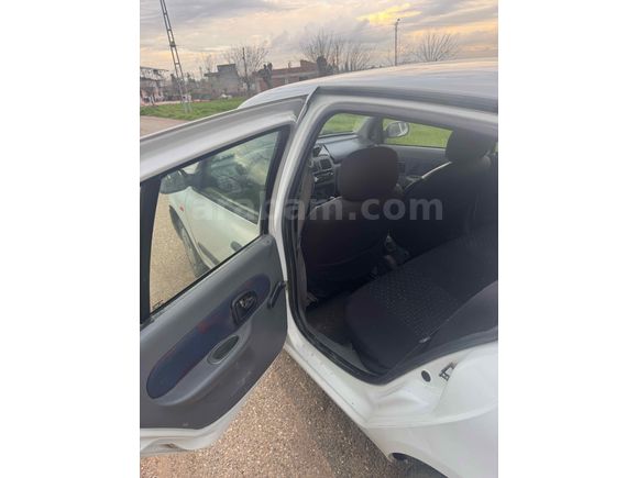 Galeriden Renault Clio 1.4 2000 Model Adıyaman