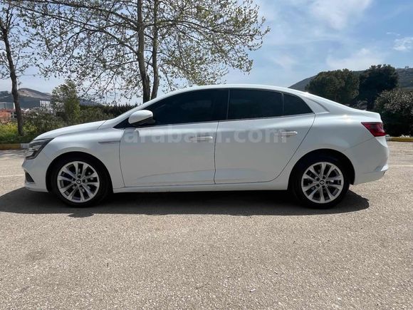 BURAK ŞAHİN OTOMOTİV'DEN SATILIK 2018 MODEL MEGANE 4 ICON