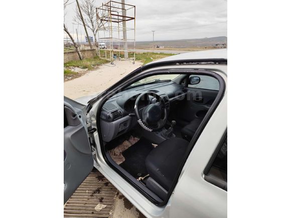 Sahibinden Renault Clio 1.4 RNA 2000 Model