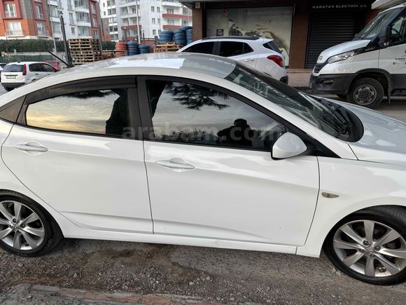Sahibinden Hyundai Accent Blue 1.6 CRDI Mode Plus 2016 Model  169.000 km Beyaz