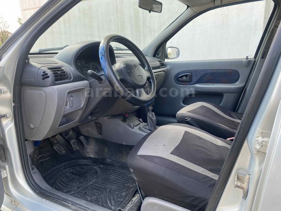 Sahibinden Renault Clio 1.4 RNA 2000 Model 