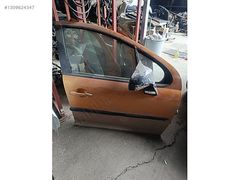 Peugeot 207 Sağ ön kapı çıkma ön dolu