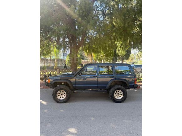 Sahibinden Jeep Cherokee 4.0 1990 Model 