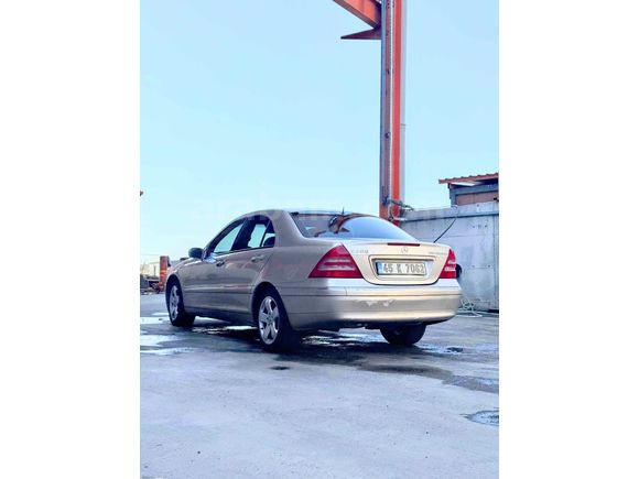 Mercedes BENZ C 200 KOMPRESSOR OTOMATİK 2 PARÇA BOYALI 