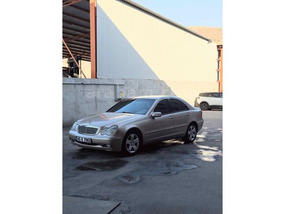 Mercedes BENZ C 200 KOMPRESSOR OTOMATİK 2 PARÇA BOYALI 