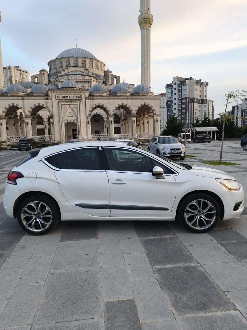 Sahibinden DS Automobiles DS4 1.6 e-HDi D-Sport 2012 Model İstanbul 259.000 km Beyaz 1