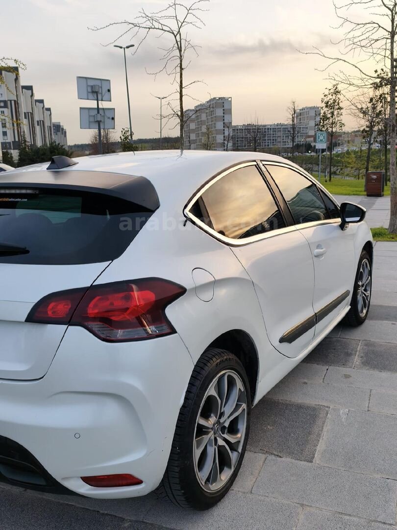 Sahibinden DS Automobiles DS4 1.6 e-HDi D-Sport 2012 Model İstanbul 259.000 km Beyaz 2