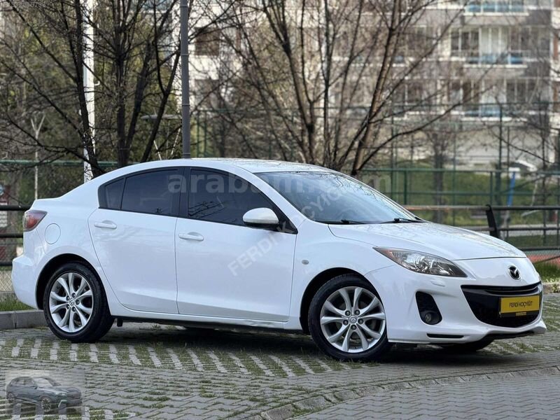 Galeriden Mazda 3 1.6 Impressive 2012 Model Ankara 197.000 km Beyaz