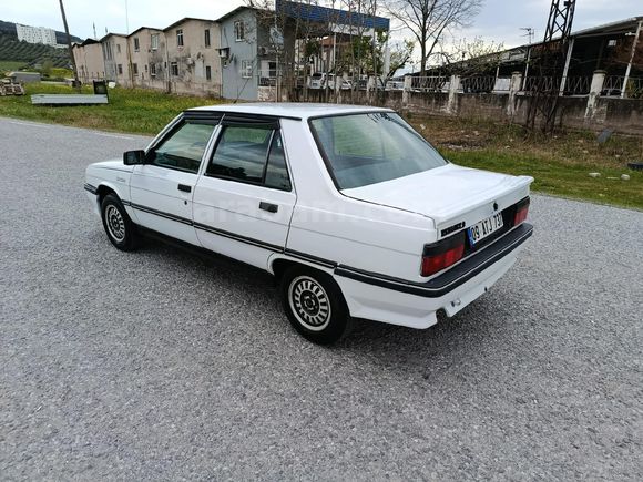 1994 MODEL RENAULT BROADWAY.