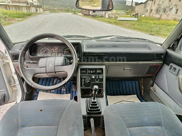 1994 MODEL RENAULT BROADWAY.