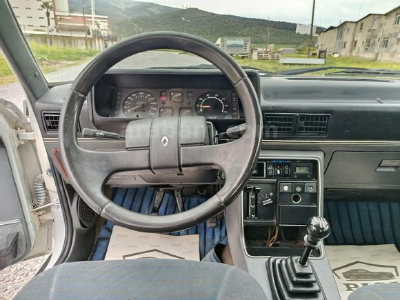 1994 MODEL RENAULT BROADWAY.