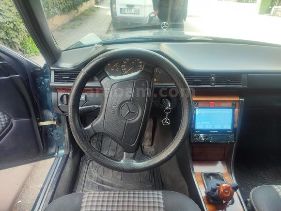 Sahibinden ORJİNAL değişensiz Mercedes - Benz E 200 1995 Model