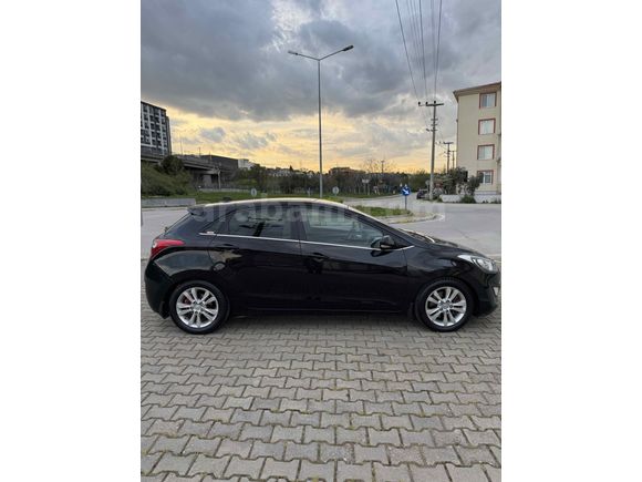 Sahibinden Hyundai i30 1.6 CRDi Style 2012 Model 