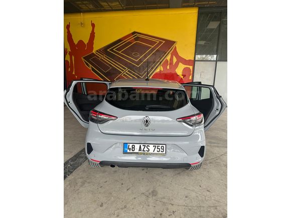 DOLU DOLU CLİO NARDO GRİ GRS 2 PAKET 2024 Clio 1.0 TCe Evolution