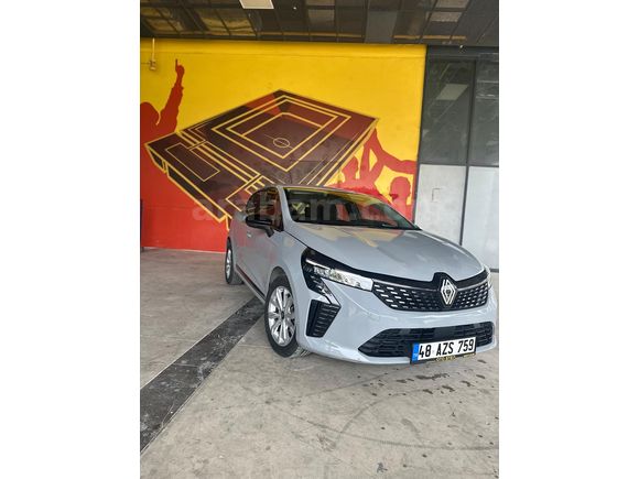 DOLU DOLU CLİO NARDO GRİ GRS 2 PAKET 2024 Clio 1.0 TCe Evolution