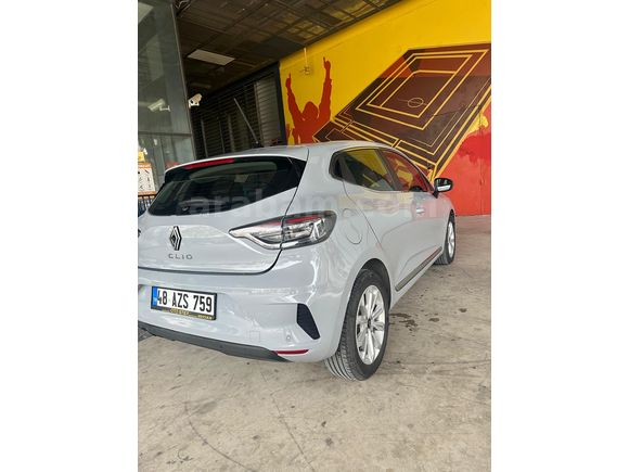 DOLU DOLU CLİO NARDO GRİ GRS 2 PAKET 2024 Clio 1.0 TCe Evolution