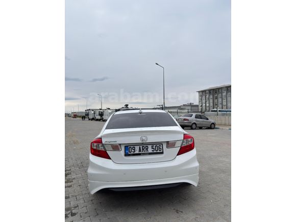Sahibinden Honda Civic 1.6i VTEC Eco Elegance 2013 Model