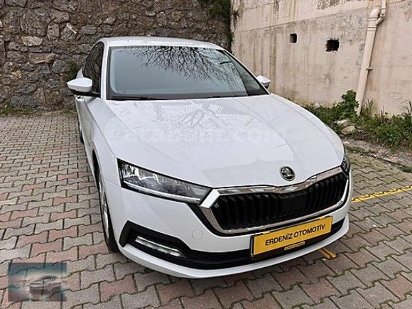 2023ÇIK/DEĞİŞENSİZ TRAMERSİZ 70 B.KM OCTAVİA 1.0 TSI E-TEC HYBRI