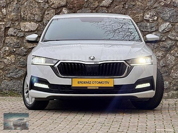 2023ÇIK/DEĞİŞENSİZ TRAMERSİZ 70 B.KM OCTAVİA 1.0 TSI E-TEC HYBRI