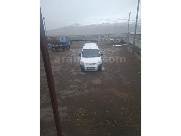 Sahibinden Peugeot Partner 1.9 D Comfort 2006 Model  260 km Beyaz