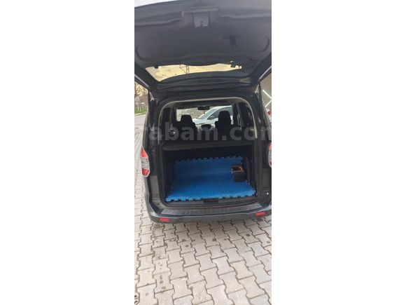Sahibinden Ford Tourneo Courier 1.5 TDCi Titanium Plus 2018 Model