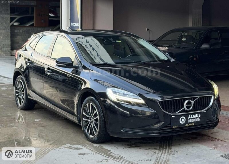 Galeriden Volvo V40 1.5 Inscription 2018 Model İzmir 144.000 km Siyah