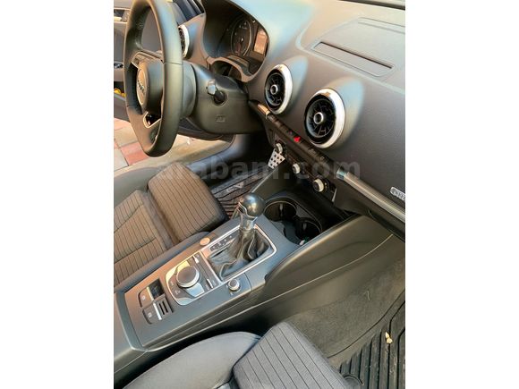 Audi A3 Sedan 1.6 TDI S Line