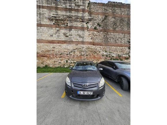 Sahibinden Toyota Auris 1.4 D-4D Comfort Extra 2011 Model  280.000 km Füme