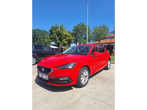 DEFNE OTOMOTİVDEN SATILIK SEAT LEON 1.0 e-TSI KIRMIZI RENK