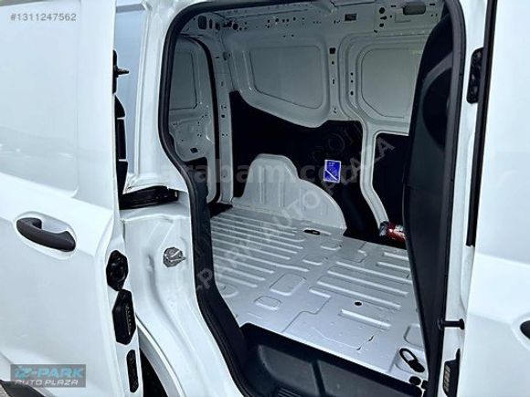İZ-PARK AUTO 2025 TRANSİT COURİER 1.5 TREND .13.000 HATASIZ KDV