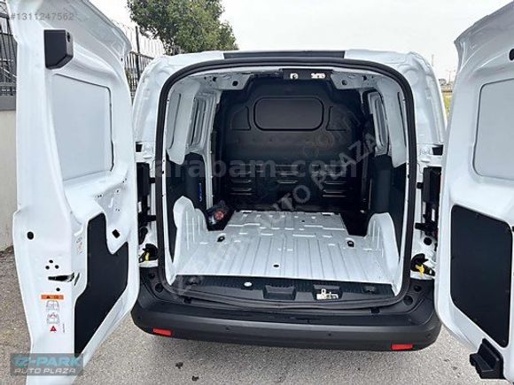 İZ-PARK AUTO 2025 TRANSİT COURİER 1.5 TREND .13.000 HATASIZ KDV
