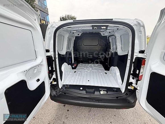 İZ-PARK AUTO 2025 TRANSİT COURİER 1.5 TREND .13.000 HATASIZ KDV