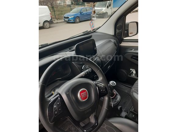 Sahibinden Fiat Fiorino Combi 1.4 Fire Premio 2023 Model 