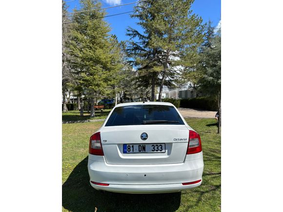 Sahibinden Skoda Octavia 1.6 TDI Ambiente 2011 Model  197.500 km Beyaz