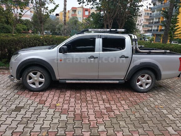 Sahibinden Isuzu D-Max 2.5 4x2 2013 Model.   pazarlık payı vardır.