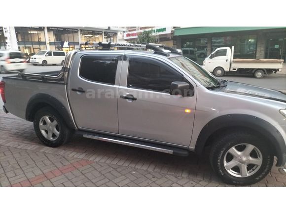 Sahibinden Isuzu D-Max 2.5 4x2 2013 Model.   pazarlık payı vardır.