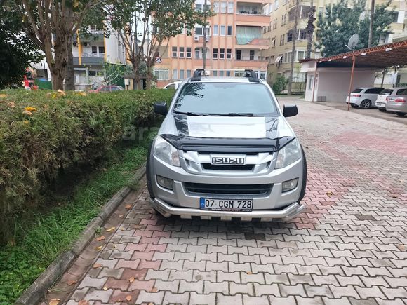 Sahibinden Isuzu D-Max 2.5 4x2 2013 Model.   pazarlık payı vardır.