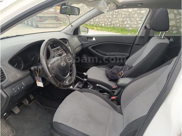 2015 model Hyundai i20 1.2 Style Cam tavanlı