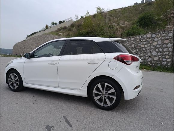 2015 model Hyundai i20 1.2 Style Cam tavanlı