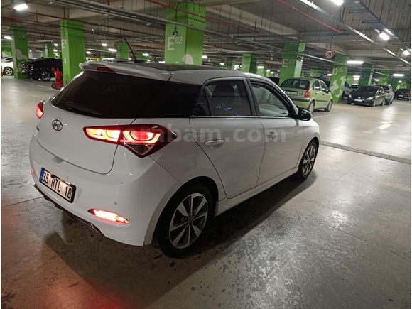 2015 model Hyundai i20 1.2 Style Cam tavanlı