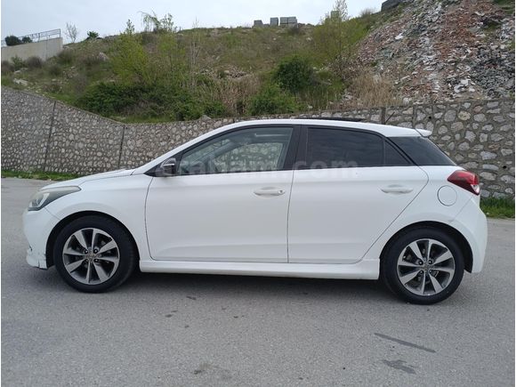 2015 model Hyundai i20 1.2 Style Cam tavanlı